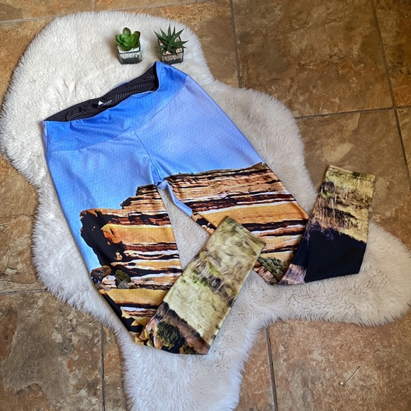 Mellivora “Fearless" leggings medium Red Rocks Colorado - Picture 2 of 11